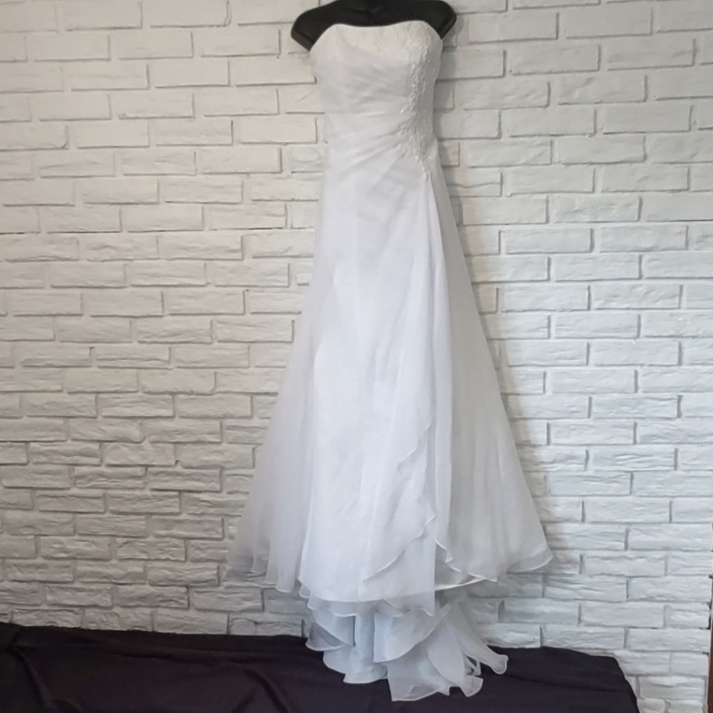 David's Bridal White Strapless Chiffon A-Line Wedding Gown